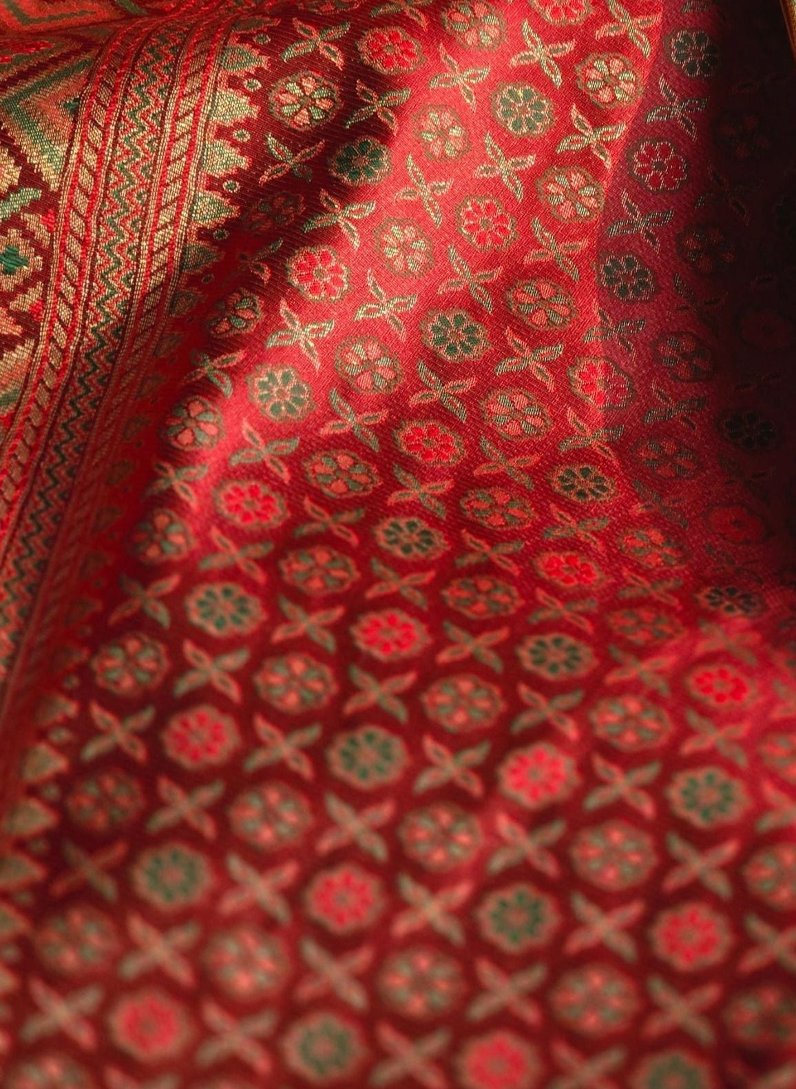 Golden Glow Beige and Red Tanchoi Semi Silk Saree